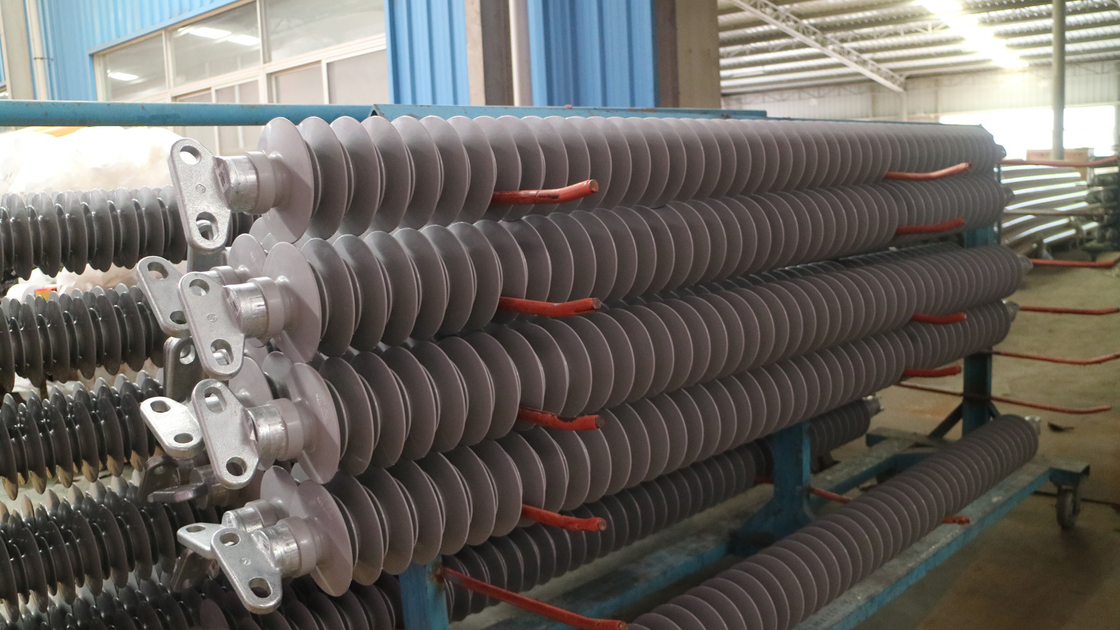 Frequência de potência Tensão de perfuração 100kV-1000kV Isolantes de postes de estação 5kg-200KGS Borracha de silicone